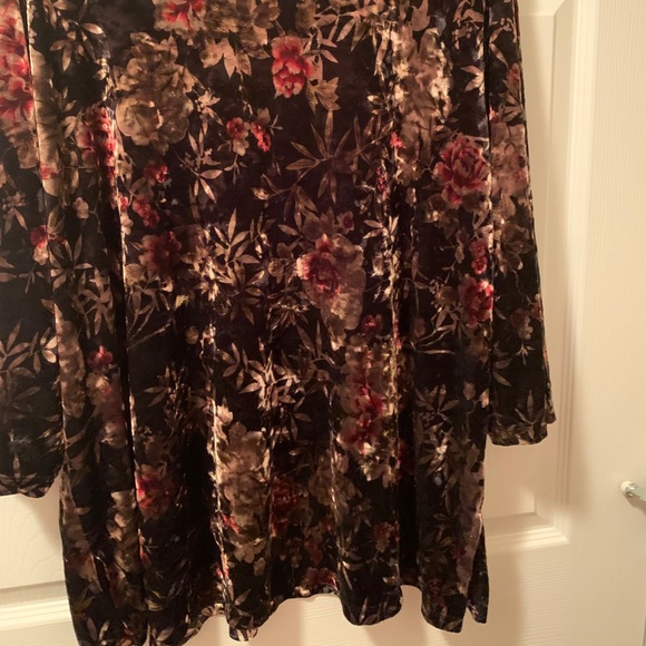 Velvet plus size floral print top - Picture 3 of 3